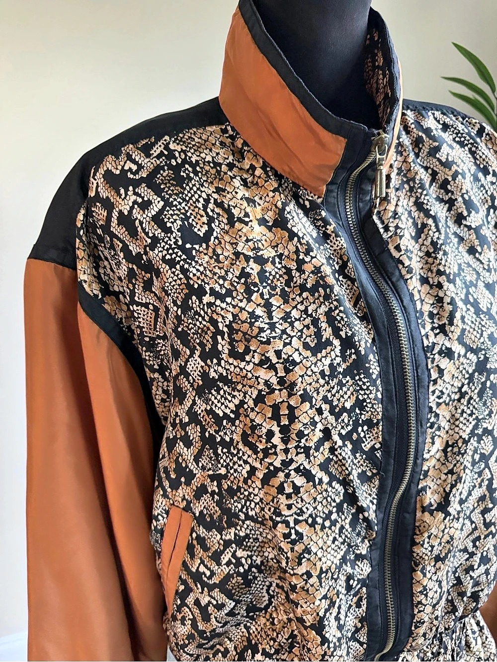 Vintage East West 100% Silk Snake Print Peplum Zip Jacket Funnel Neck Women M - Picture 6 of 12